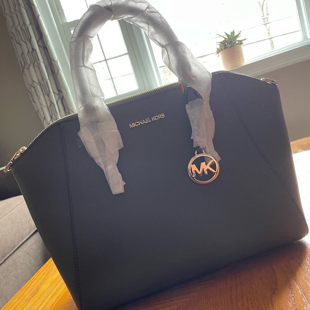 BRAND NEW WITH TAGS! Michael Kors purse